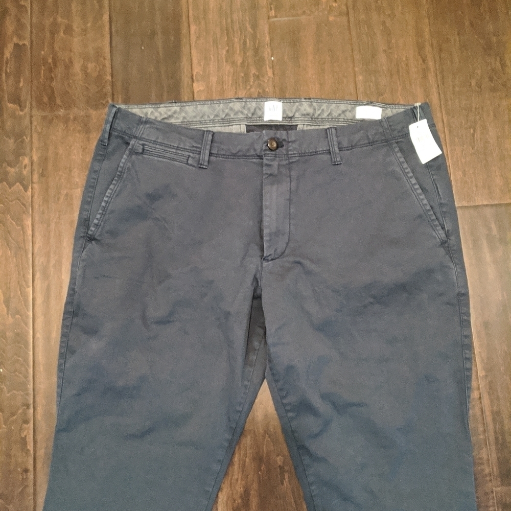 Men's BNWT Gap Trousers